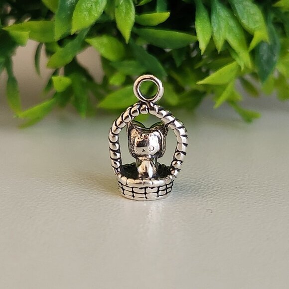 925 Sterling Silver Kitten in a Basket Charm - Picture 3 of 4